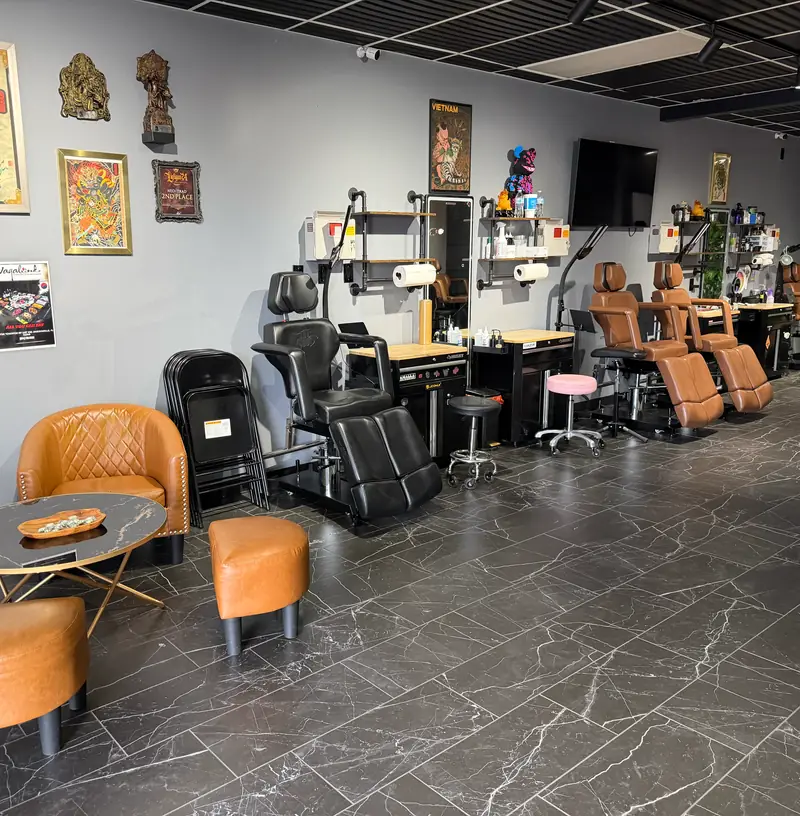 Tattoo stations along the T92 floor